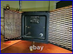 United 340 Eames era Bowtie TV Lamp Clock Mid Century Modern Atomic Sputnik MCM